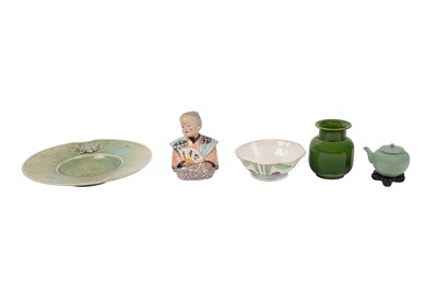 Lot 63 - A COLLECTION OF ORIENTAL CERAMICS