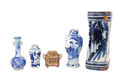 Lot 61 - A COLLECTION OF CHINESE BLUE AND WHITE PORCELAIN ITEMS