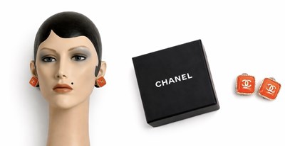 Lot 71 - A PAIR OF BOXED CHANEL POURED ORANGE GLASS AND GILT METAL CLIP EARRINGS