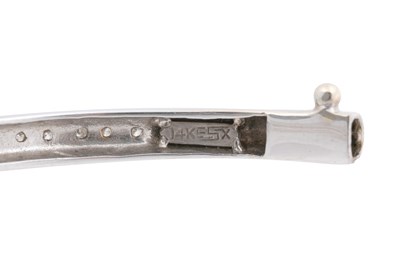 Lot 39 - A 14CT WHITE GOLD DIAMOND-SET HINGED BANGLE BRACELET