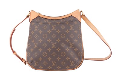Lot 123 - A LOUIS VUITTON MONOGRAM CANVAS SHOULDER BAG