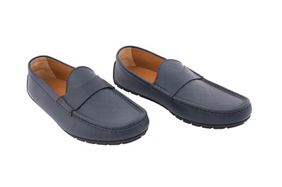 Lot 114 - A PAIR OF MEN'S GUCCI DARK NAVY LEATHER 'GUCCISSIMA' SLIP-ON DRIVING LOAFERS