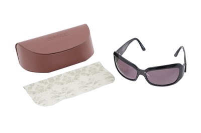 Lot 159 - A PAIR OF OLIVER PEOPLES OVERSIZED BLACK ACETATE SUNGLASSES