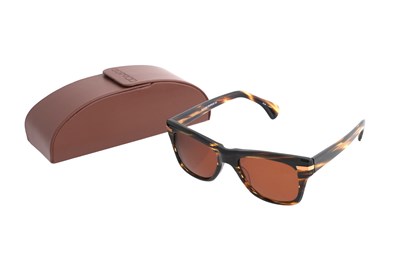 Lot 158 - A PAIR OF OLIVER PEOPLES TORTOISESHELL ACETATE SUNGLASSES