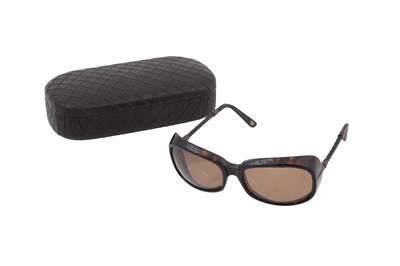 Lot 154 - A PAIR OF BOTTEGA VENETA OVERSIZED SUNGLASSES