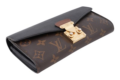 Lot 139 - A LOUIS VUITTON MONOGRAM CANVAS AND BLACK LEATHER S-LOCK LONG WALLET