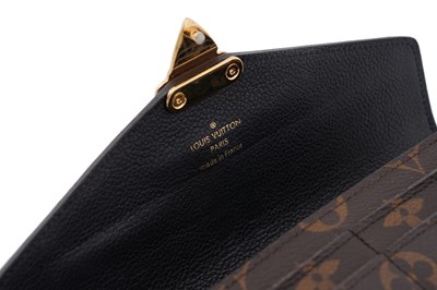 Lot 139 - A LOUIS VUITTON MONOGRAM CANVAS AND BLACK LEATHER S-LOCK LONG WALLET