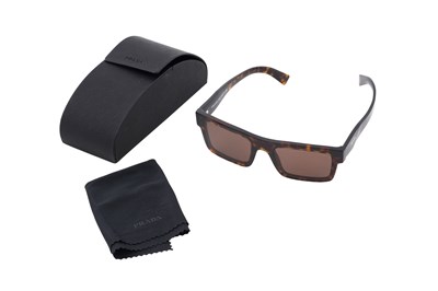 Lot 146 - A PAIR OF PRADA TORTOISESHELL-STYLE RECTANGULAR SUNGLASSES