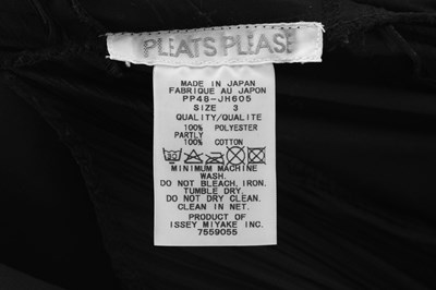 Lot 87 - AN ISSEY MIYAKE BLACK 'PLEATS PLEASE' DRESS