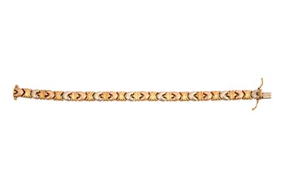 Lot 35 - A THREE TONE 18CT GOLD BRACELET
