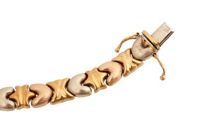 Lot 35 - A THREE TONE 18CT GOLD BRACELET