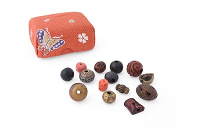 Lot 59 - λ A GROUP OF FOURTEEN JAPANESE OJIME BEADS