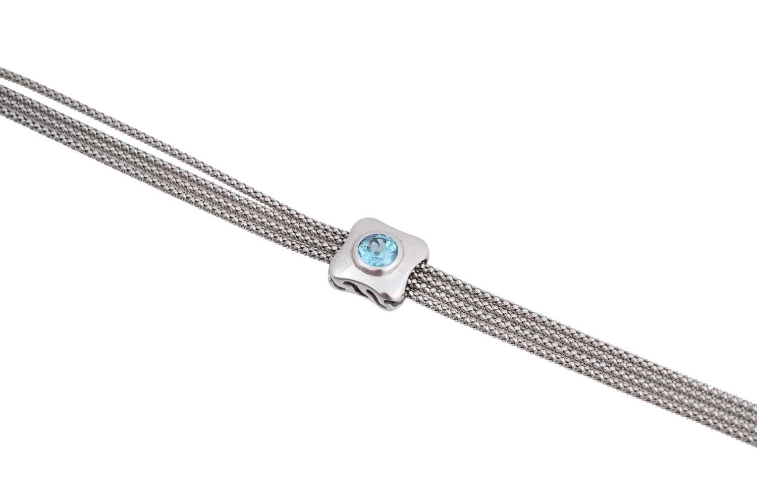 Lot 36 - AN 18CT WHITE GOLD AND AQUAMARINE BRACELET