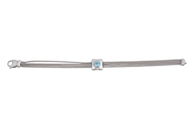 Lot 36 - AN 18CT WHITE GOLD AND AQUAMARINE BRACELET