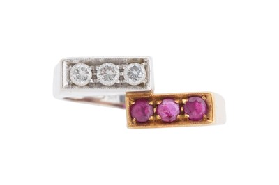 Lot 43 - AN 18CT BICOLOUR WHITE AND YELLOW GOLD RUBIES AND DIAMONDS RING