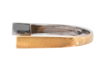 Lot 43 - AN 18CT BICOLOUR WHITE AND YELLOW GOLD RUBIES AND DIAMONDS RING