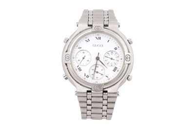 Lot 9 - GUCCI MODEL 9300 STAINLESS STEEL CHRONOGRAPH BRACELET WATCH WITH ORIGINAL GUCCI TIMEPIECES POUCH