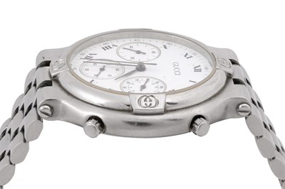Lot 9 - GUCCI MODEL 9300 STAINLESS STEEL CHRONOGRAPH BRACELET WATCH WITH ORIGINAL GUCCI TIMEPIECES POUCH