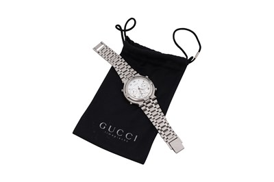 Lot 9 - GUCCI MODEL 9300 STAINLESS STEEL CHRONOGRAPH BRACELET WATCH WITH ORIGINAL GUCCI TIMEPIECES POUCH