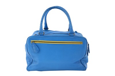 Lot 118 - A BOTTEGA VENETA 'HERITAGE BRERA' MEDIUM BOWLER BLUE LEATHER BAG