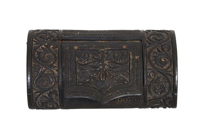 Lot 29 - A CARVED EBONY SNUFFBOX WITH VEGETAL MOTIFS