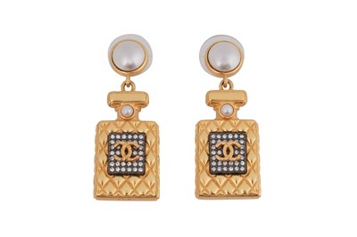 Lot 72 - A PAIR OF BOXED CHANEL QUILTED PERFUME BOTTLE DROP EARRINGS