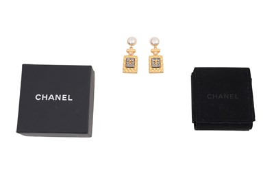 Lot 72 - A PAIR OF BOXED CHANEL QUILTED PERFUME BOTTLE DROP EARRINGS
