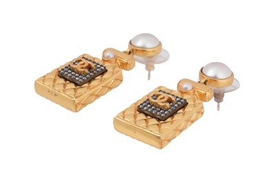 Lot 72 - A PAIR OF BOXED CHANEL QUILTED PERFUME BOTTLE DROP EARRINGS