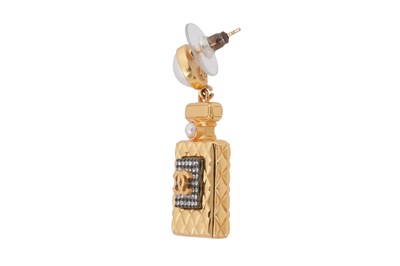 Lot 72 - A PAIR OF BOXED CHANEL QUILTED PERFUME BOTTLE DROP EARRINGS