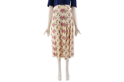 Lot 76 - A GUCCI FLORAL SILK PLEATED SKIRT WITH TAGS