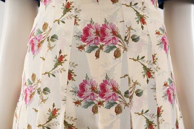 Lot 76 - A GUCCI FLORAL SILK PLEATED SKIRT WITH TAGS