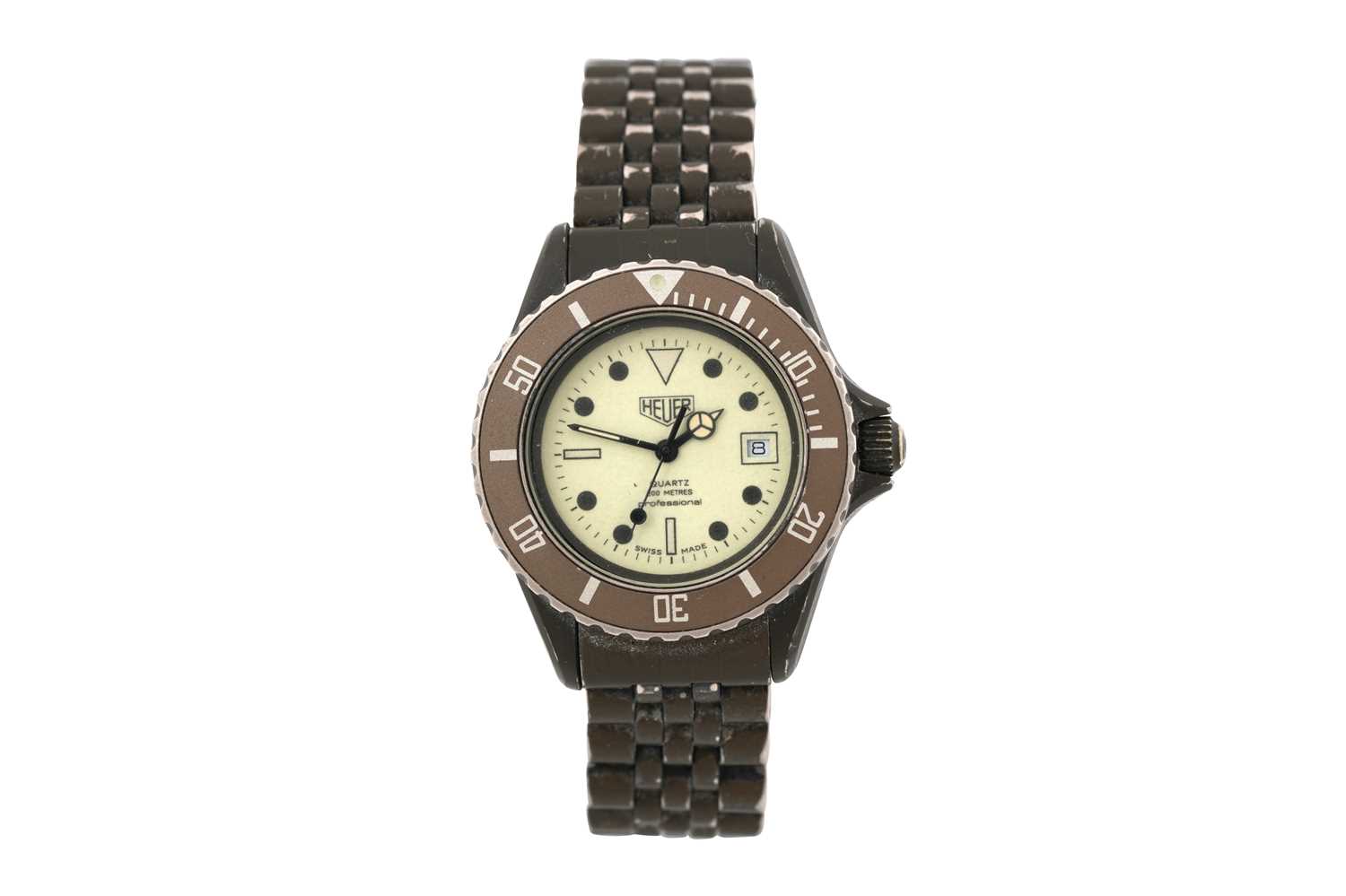 Lot 7 - A HEUER 200M 'NIGHT DIVER' UNISEX WRISTWATCH