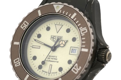 Lot 7 - A HEUER 200M 'NIGHT DIVER' UNISEX WRISTWATCH