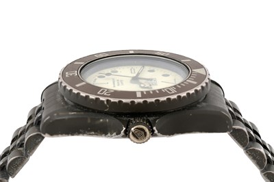 Lot 7 - A HEUER 200M 'NIGHT DIVER' UNISEX WRISTWATCH