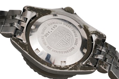 Lot 7 - A HEUER 200M 'NIGHT DIVER' UNISEX WRISTWATCH