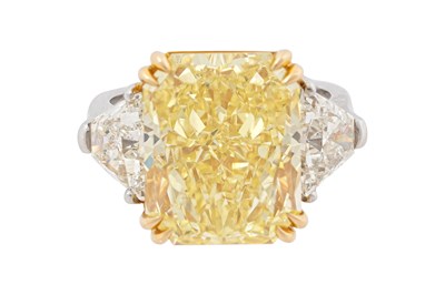 Lot 40 - A FANCY INTENSE YELLOW DIAMOND AND DIAMOND RING