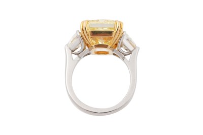 Lot 40 - A FANCY INTENSE YELLOW DIAMOND AND DIAMOND RING