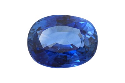 Lot 52 - AN UNMOUNTED OVAL CUT SAPPHIRE