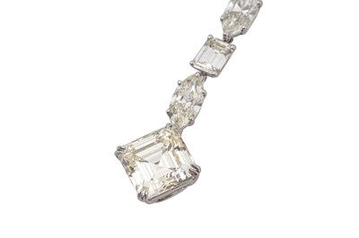Lot 16 - AN 18CT WHITE GOLD AND DIAMOND LARIAT NECKLACE WITH DROP PENDANT
