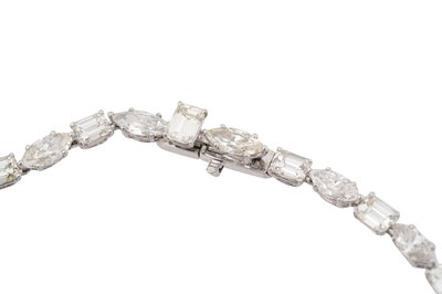 Lot 16 - AN 18CT WHITE GOLD AND DIAMOND LARIAT NECKLACE WITH DROP PENDANT