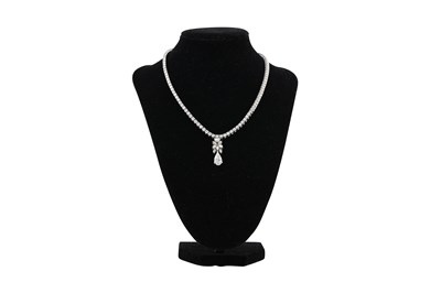 Lot 14 - AN 18CT WHITE GOLD AND DIAMOND TENNIS NECKLACE WITH PENDANT