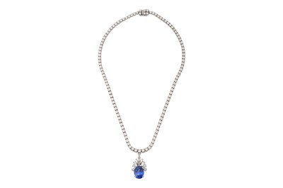 Lot 15 - AN 18CT WHITE GOLD DIAMOND TENNIS NECKLACE WITH AN ART DECO STYLE DIAMOND AND SAPPHIRE PENDANT