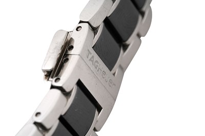 Lot 12 - A TAG HEUER LADIES FORMULA 1 BRACELET WATCH