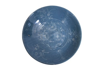 Lot 17 - A SWATOW WARE BLUE-GROUND SLIP-DECORATED CHARGER