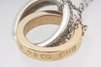 Lot 25 - A TIFFANY & CO. STERLING SILVER AND 18CT ROSE GOLD 'INTERLOCKING CIRCLES' PENDANT NECKLACE