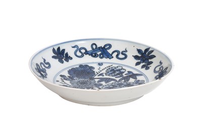 Lot 22 - A BLUE AND WHITE KOSOMETSUKE 'PEONY AND CHRYSANTHEMUM' DISH