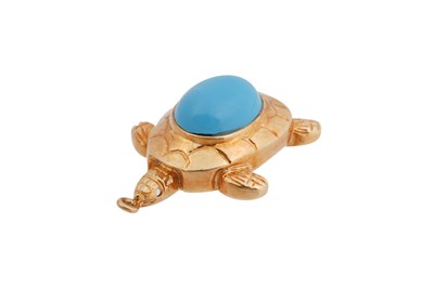 Lot 57 - AN 18CT GOLD TURQUOISE CABOCHON TURTLE CHARM