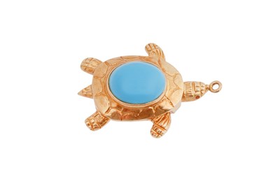 Lot 57 - AN 18CT GOLD TURQUOISE CABOCHON TURTLE CHARM