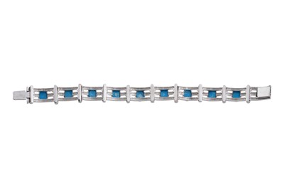 Lot 32 - AN 18CT WHITE GOLD DIAMOND AND TURQUOISE CABOCHON BRACELET