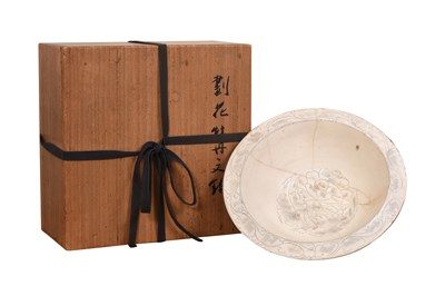 Lot 10 - A CIZHOU WARE CARVED 'PEONY' BOWL